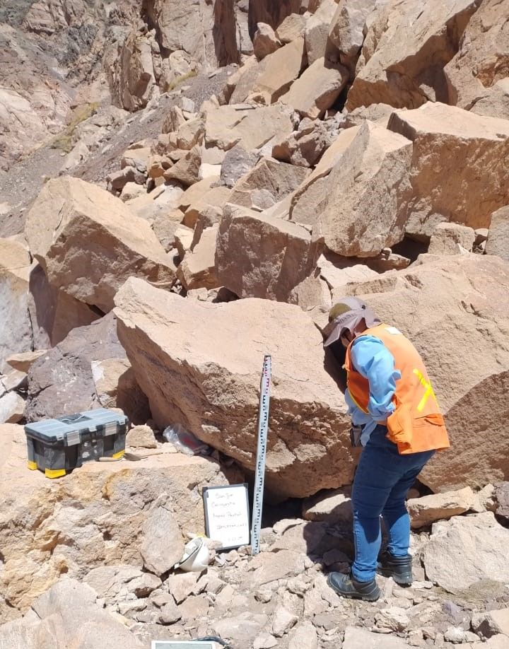 Hallazgo de vasija.jpg