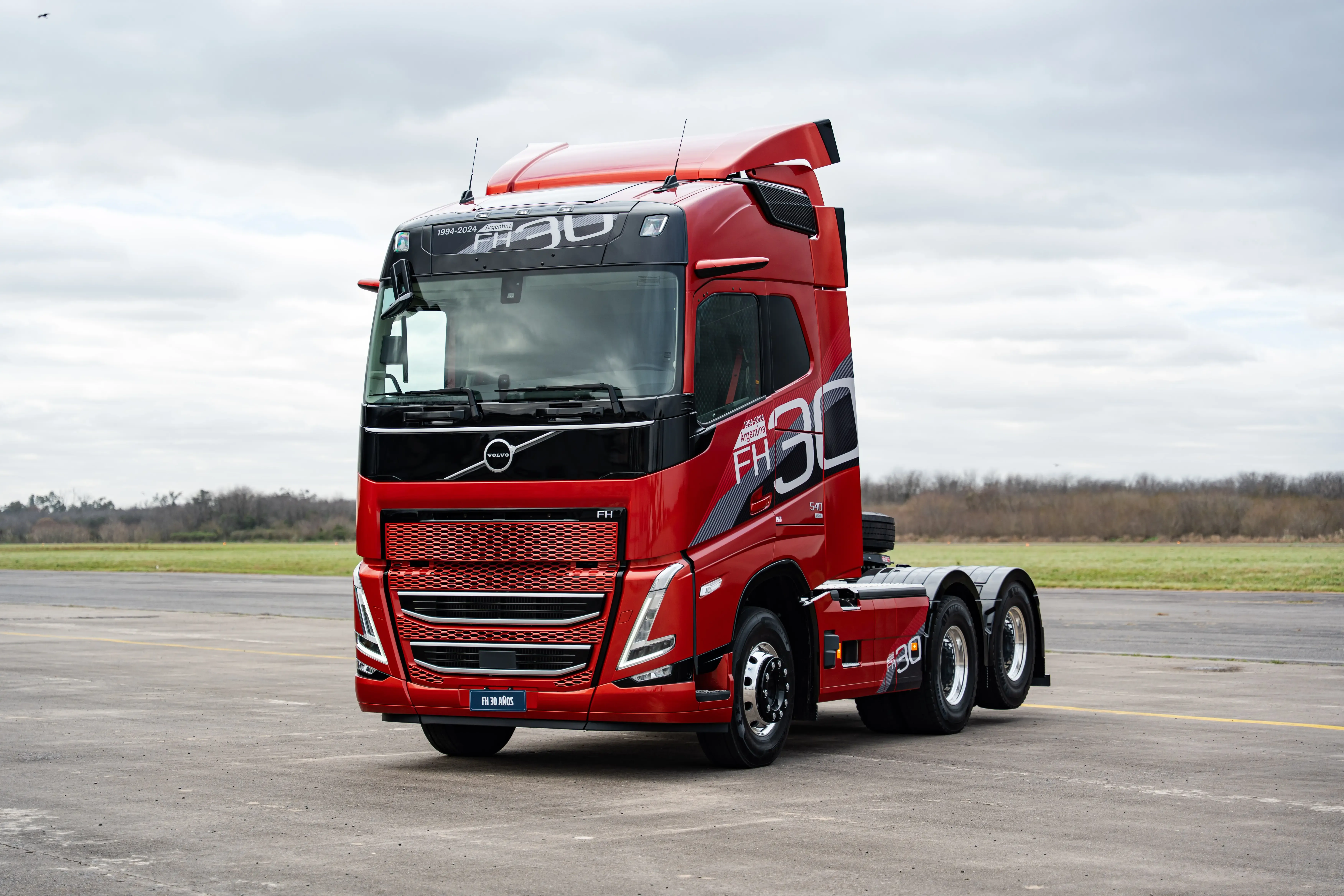 Volvo Trucks Argentina Presents the FH 30-Year Edition: Exclusivity and Technology in a Transport Icon